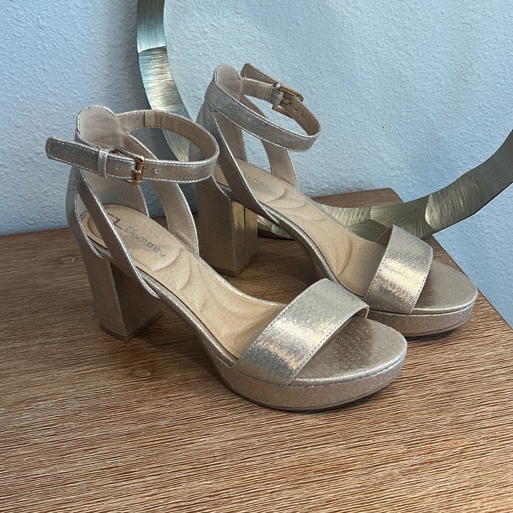 CL by LAUNDRY Starstone Platform Gold Heels - Picture 5 of 11
